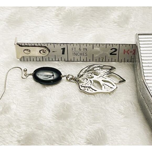Vintage Silver Leaf Design & Black Onyx Dangle Earrings - Picture 3 of 4